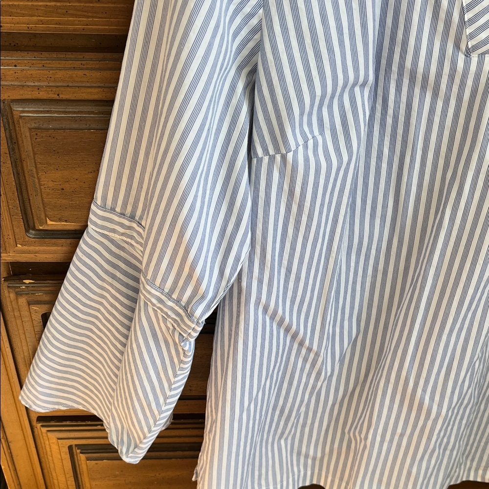 Banana Republic Blue and White Striped Bell Sleeve Blouse - Picture 3 of 7